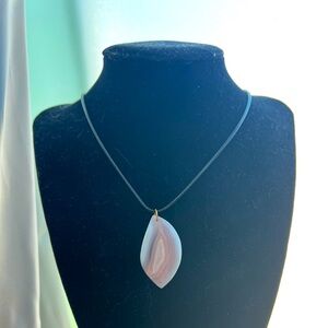 Agate slice pendant necklace